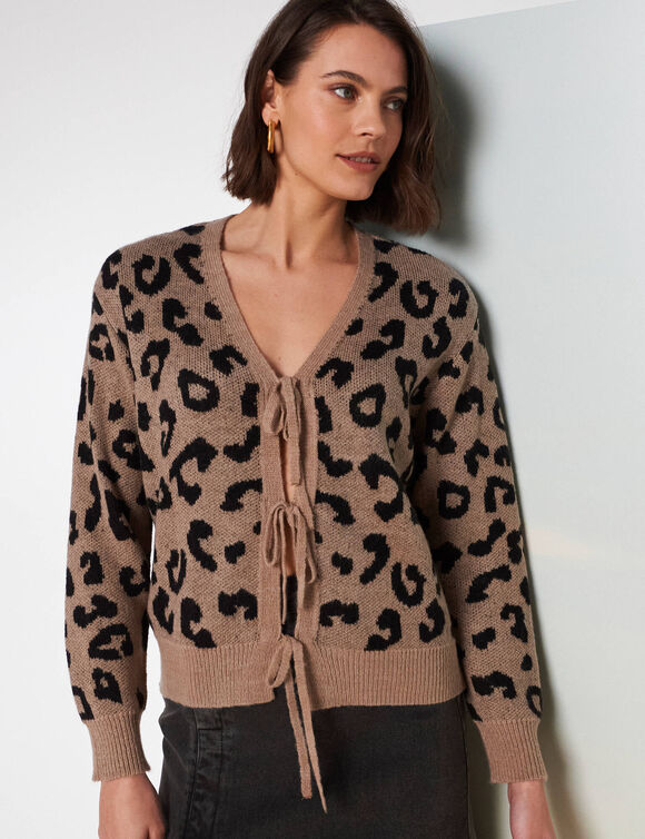 Gilet à nouettes, jacquard motif léopard (beige / noir) Gilet à nouettes, jacquard motif léopard (beige / noir)